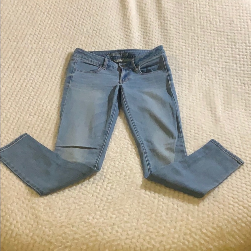 American Eagle light wash skinny jeans